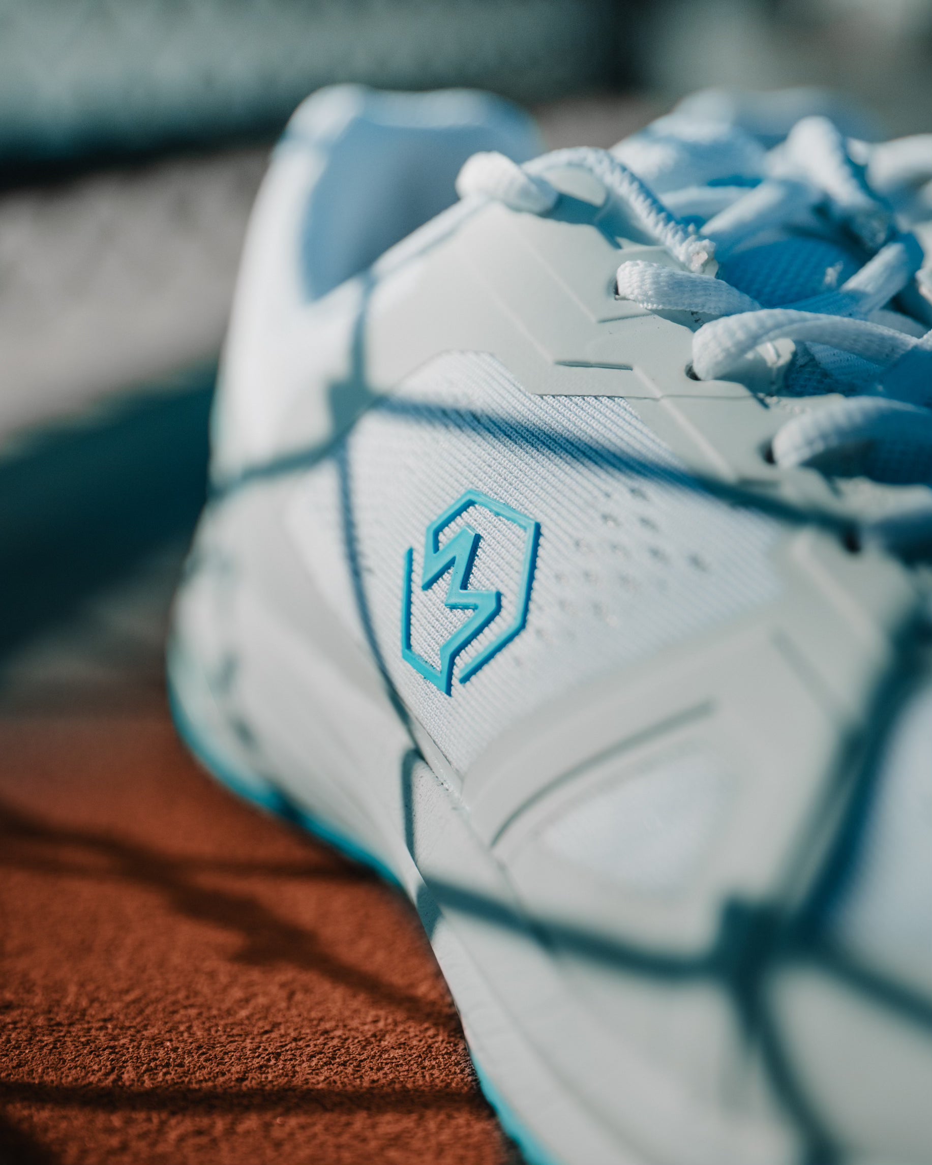 Montis Drop 1.0 pickleball court shoes in white and blue.